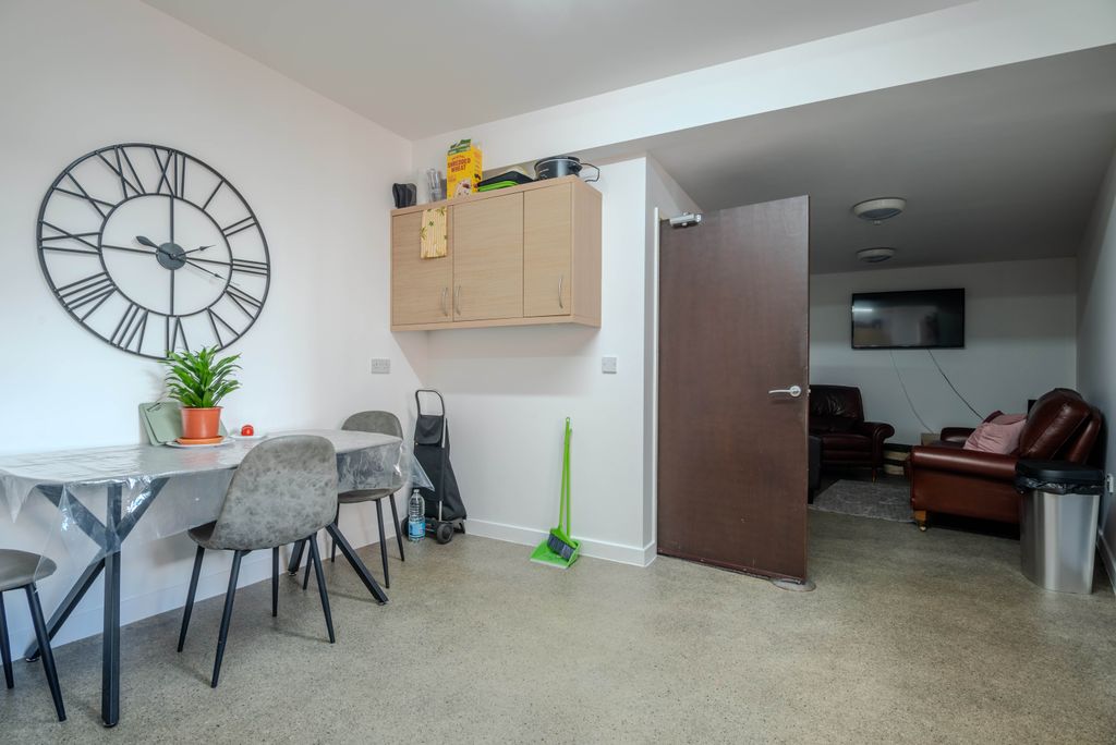 Property photo 2 of 49