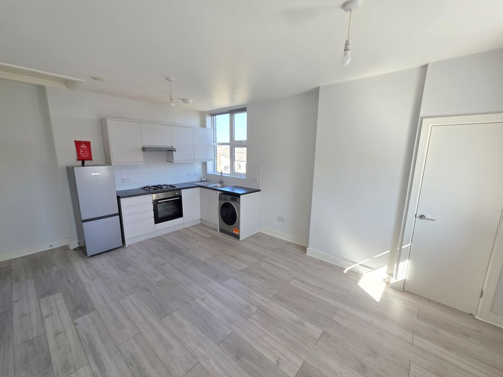 Property photo 2 of 5 Photo 5