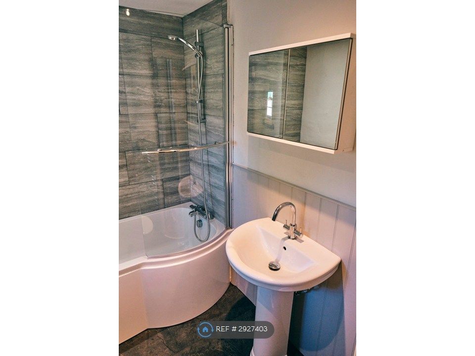 Property photo 2 of 8 Bathroom