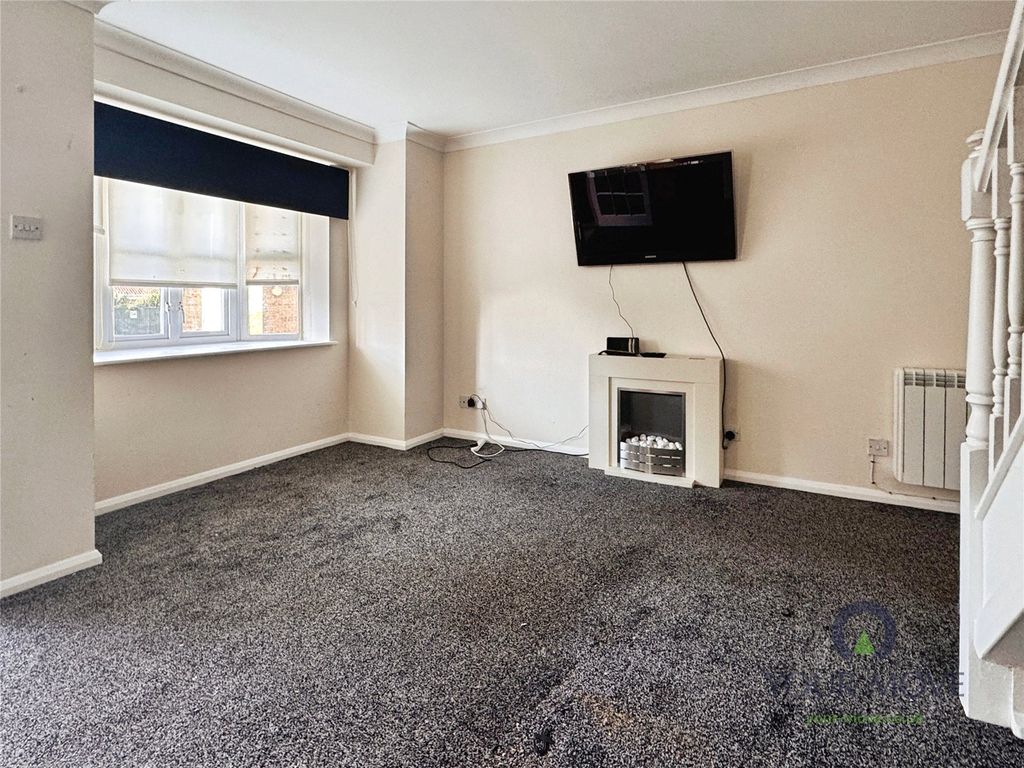 Property photo 3 of 9 Lounge