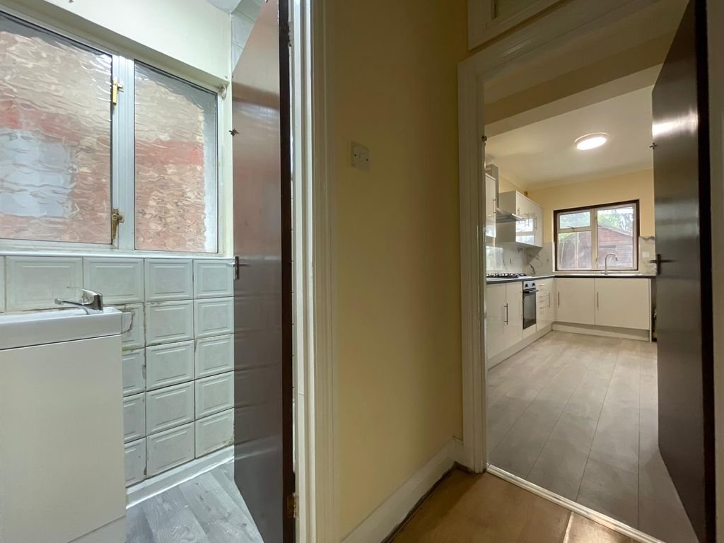 Property photo 2 of 24