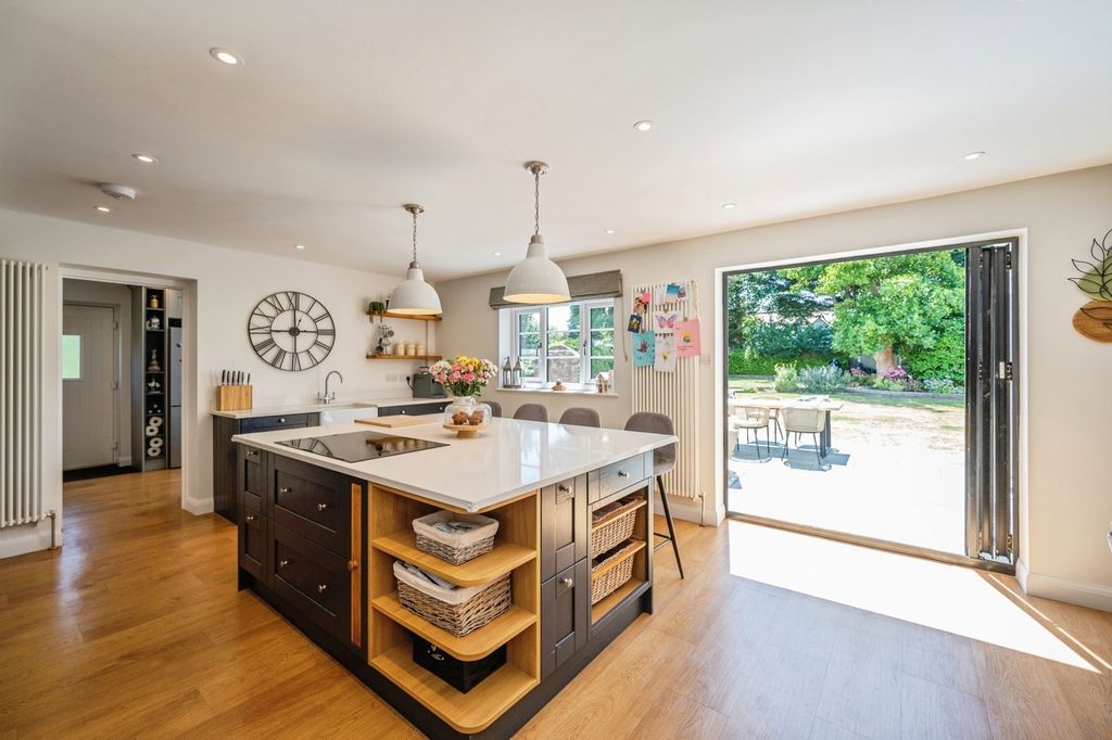 Property photo 3 of 27 Pbox-Img.Jpg