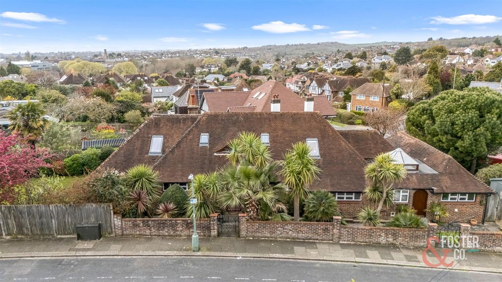 Property photo 1 of 31 Bishops Road, 34-010.Jpg