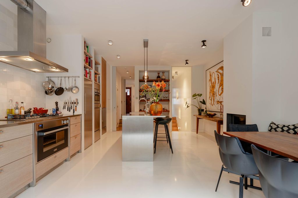 Property photo 2 of 64