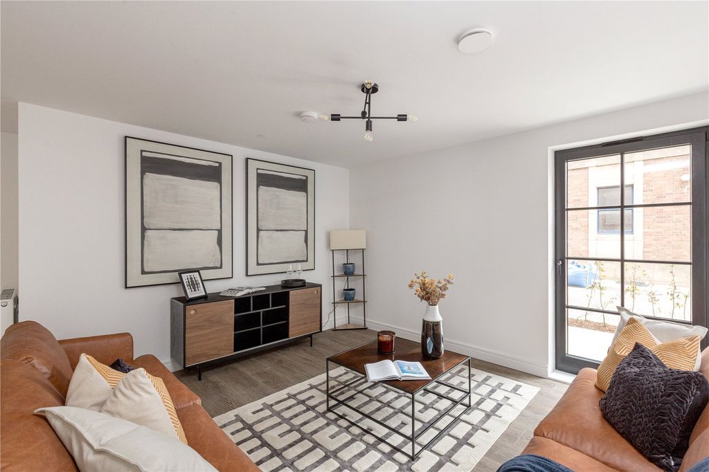 Property photo 2 of 19 Picture No. 32