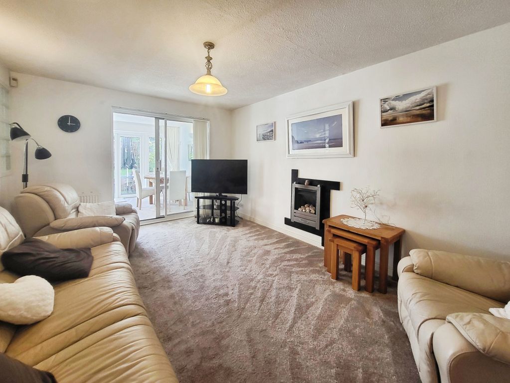 Property photo 2 of 16 Living Room
