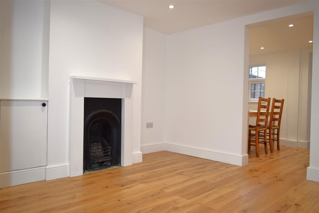 Property photo 3 of 11 Sitting / Dining Room