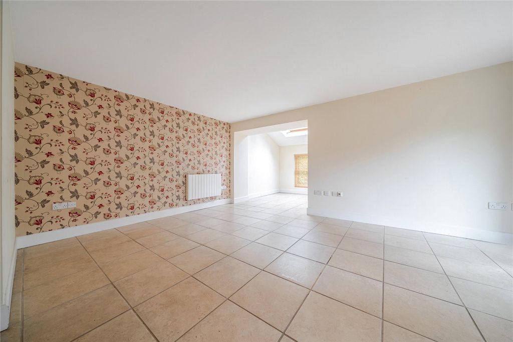 Property photo 3 of 21 Picture No. 06