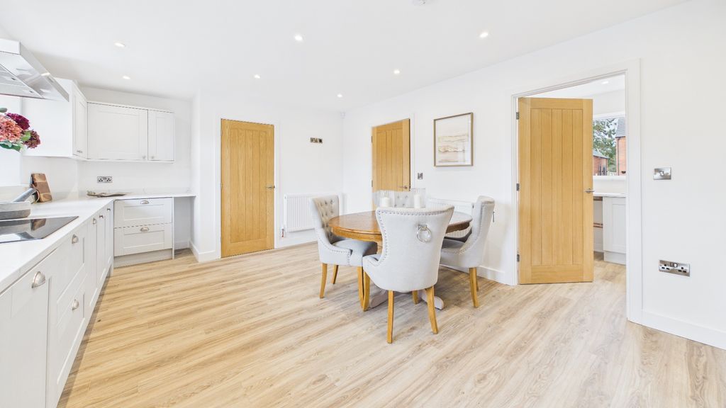 Property photo 3 of 35 3845035