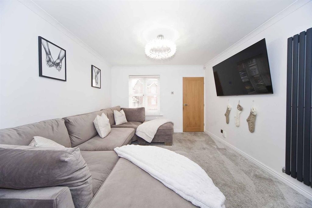 Property photo 2 of 29