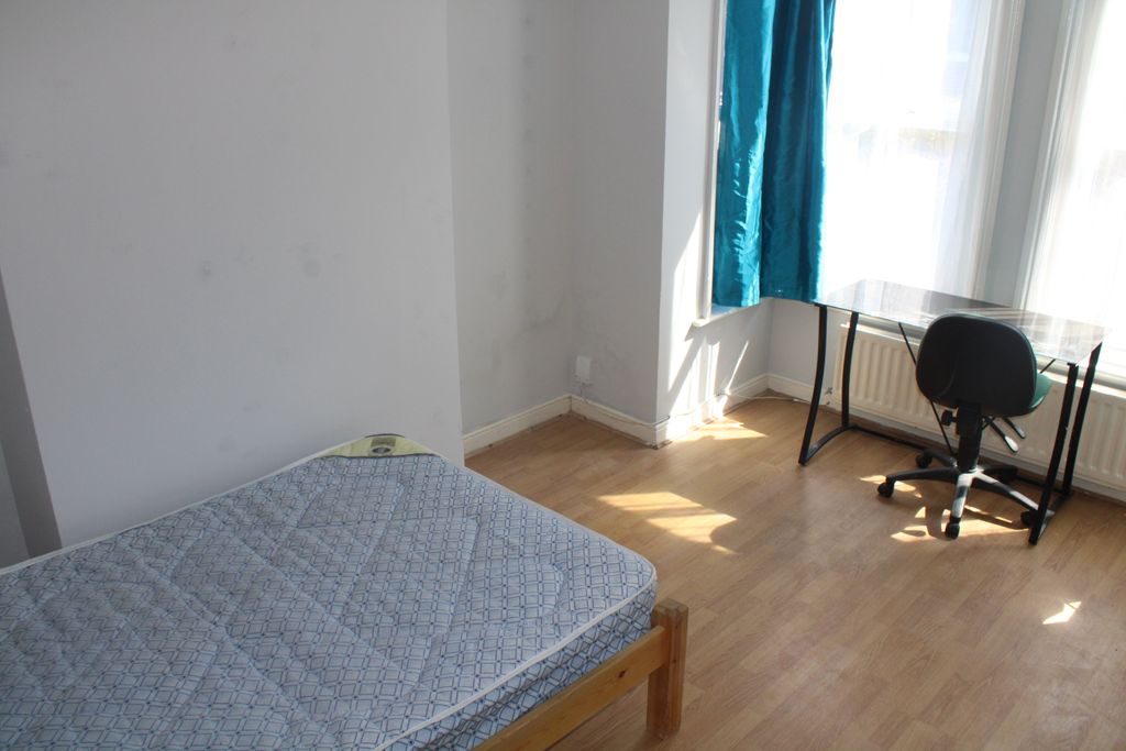 Property photo 3 of 6 Gff Bedroom