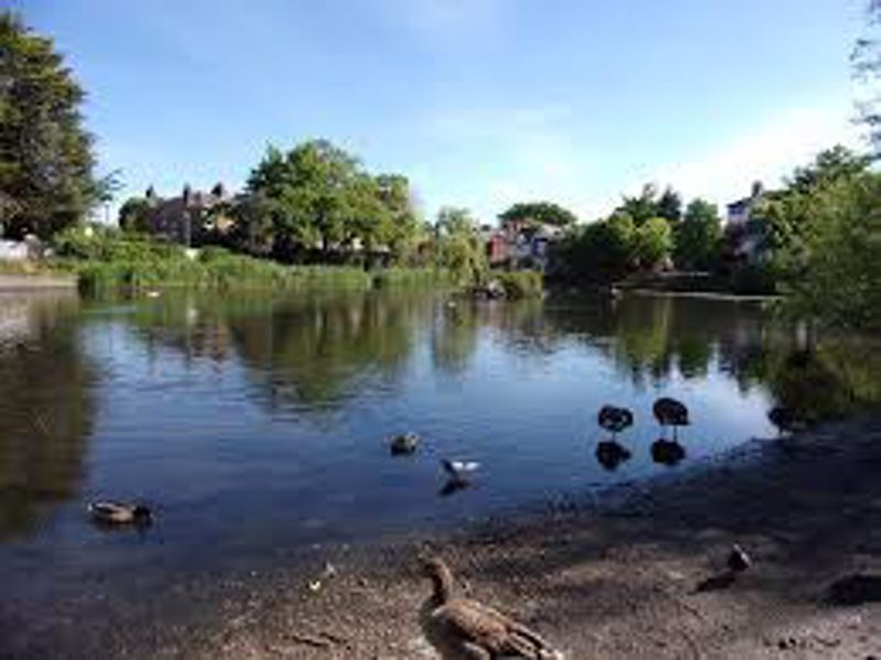 Property photo 2 of 17 Near Chislehurst Ponds