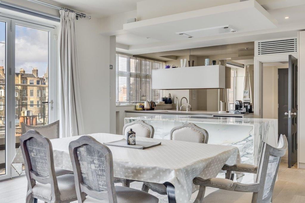 Property photo 3 of 41 Picture No. 10