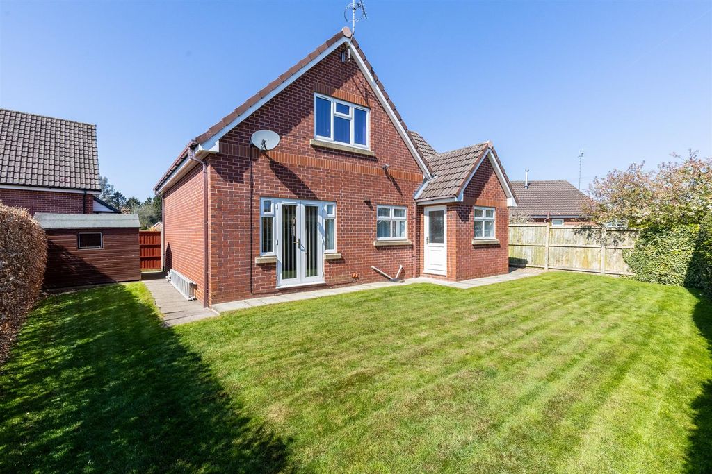 Property photo 3 of 27 16Moorlandsdrive-20.Jpg
