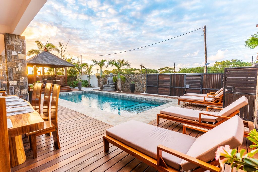 Property photo 2 of 34