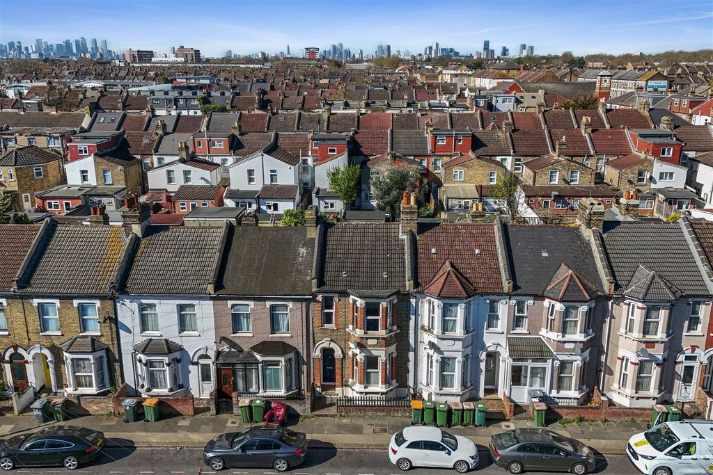 Property photo 2 of 14 Main