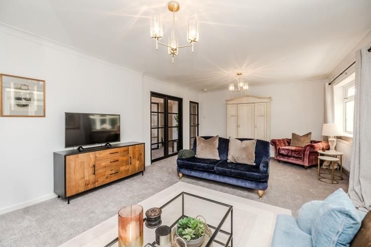 Property photo 3 of 28 46Parklandsdarrashall-4