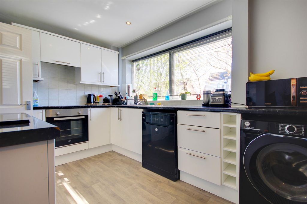 Property photo 3 of 11 Img_4365-Img_4367.Jpg