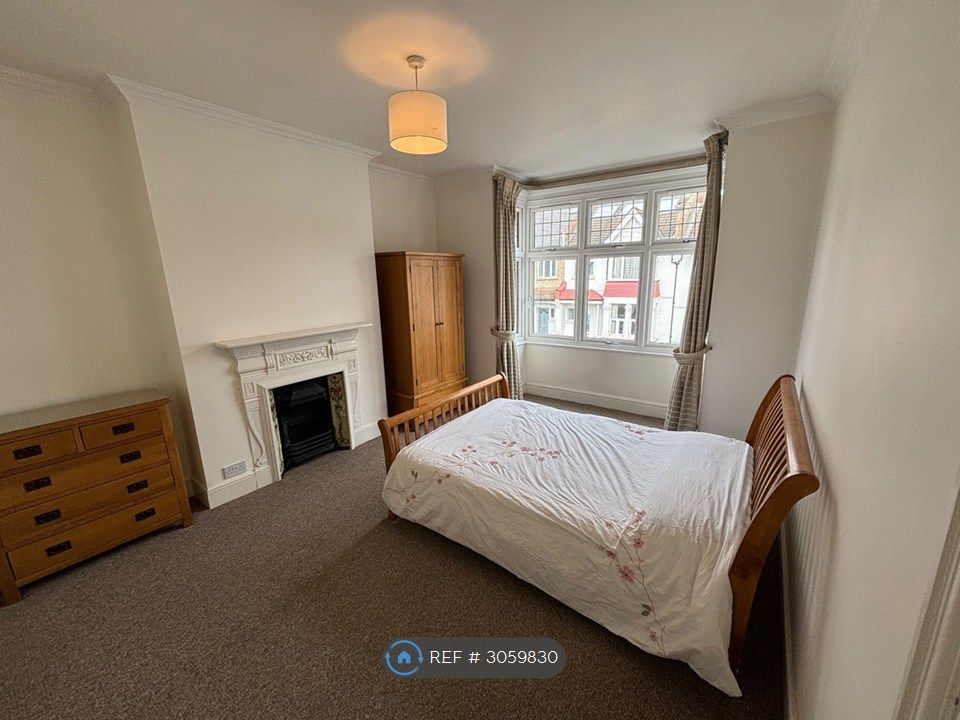 Property photo 3 of 11 Bedroom 1