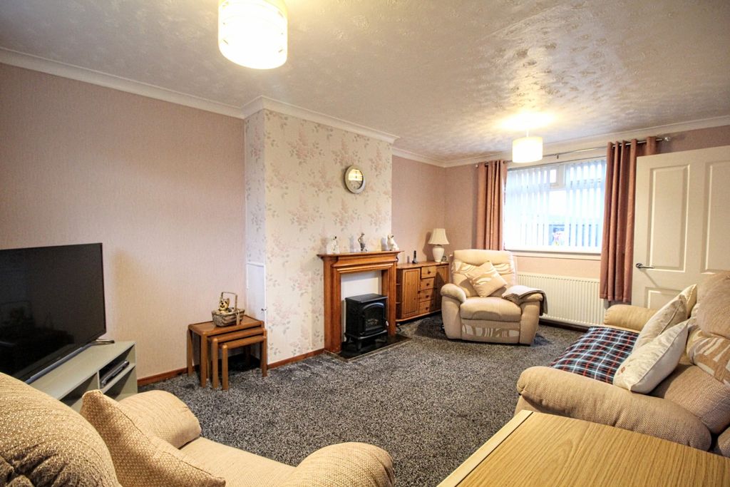 Property photo 3 of 13 Lounge