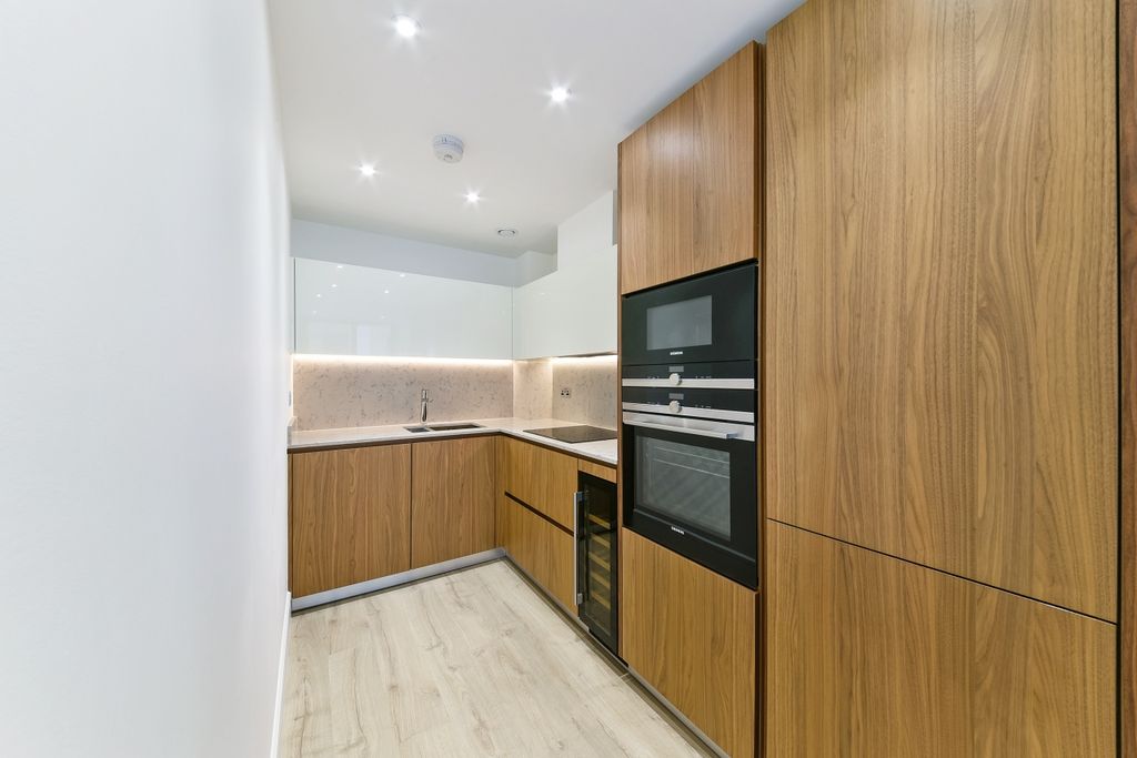 Property photo 3 of 12 Kitchen