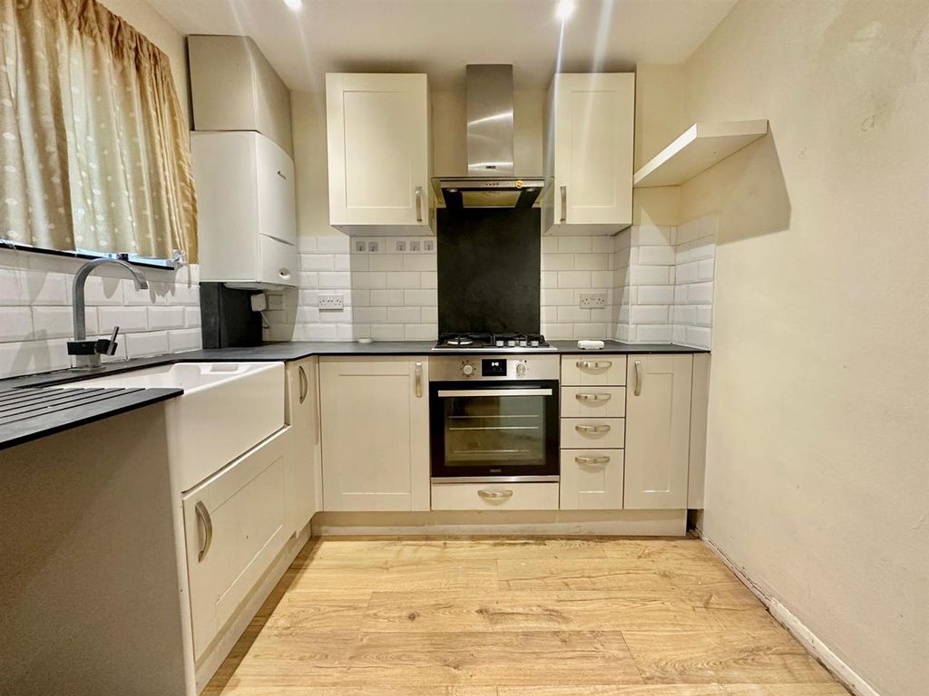 Property photo 2 of 7 Kitchen.Jpeg