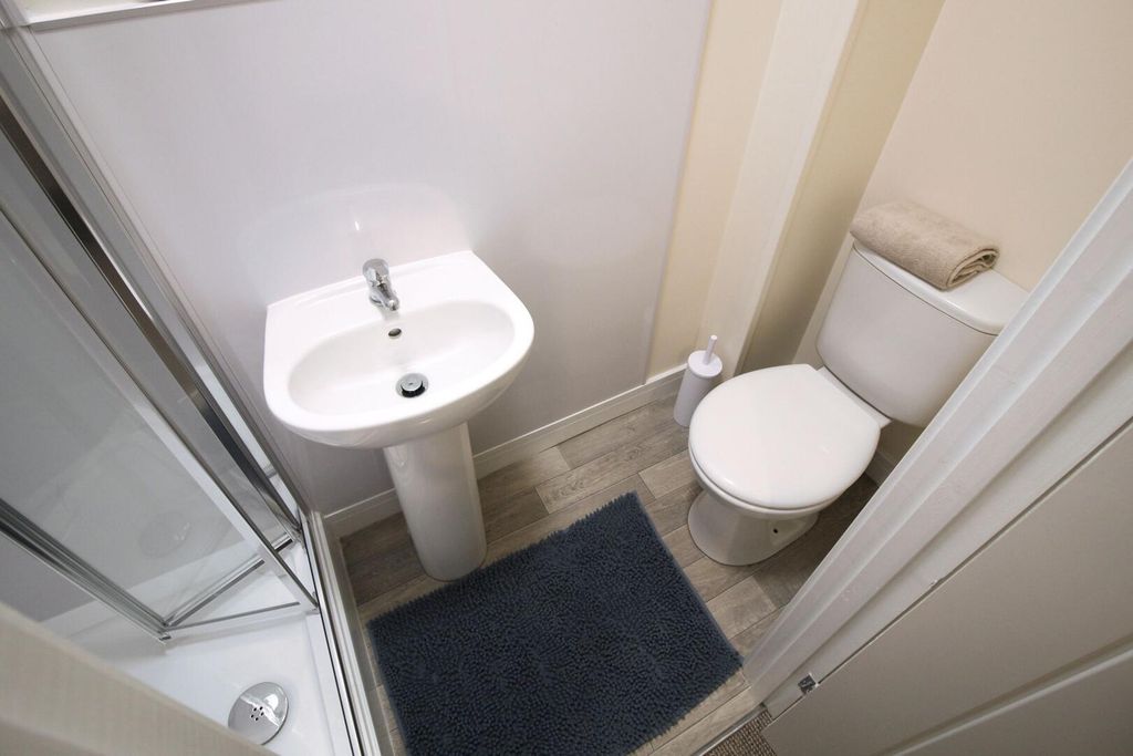 Property photo 3 of 7 WC