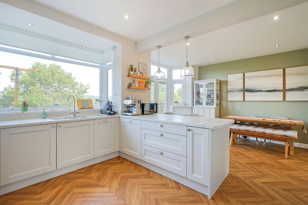 Property photo 2 of 30 Dining Kitchen