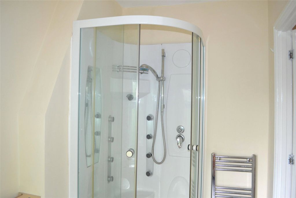 Property photo 3 of 6 Ensuite Shower