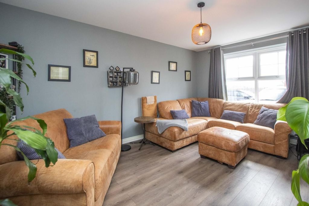 Property photo 2 of 12 Photograph 2