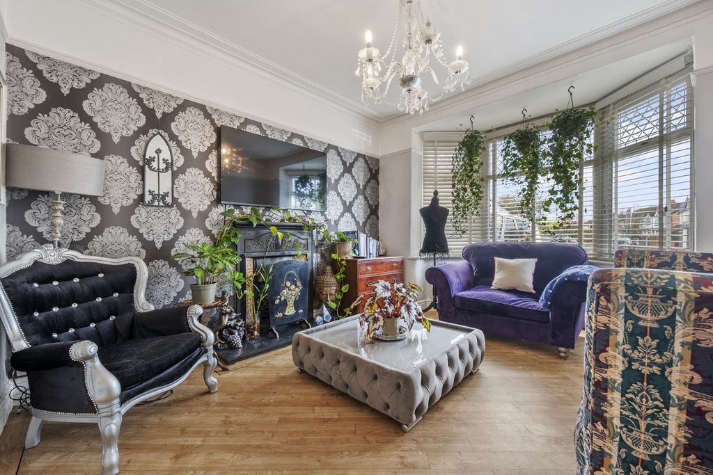 Property photo 2 of 22