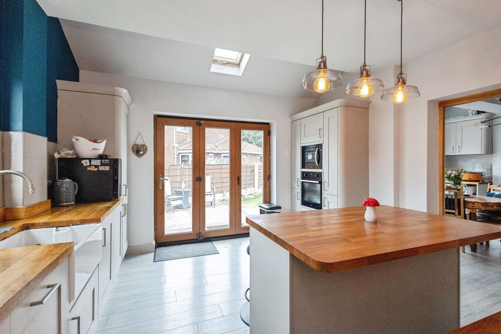 Property photo 3 of 18 Photo