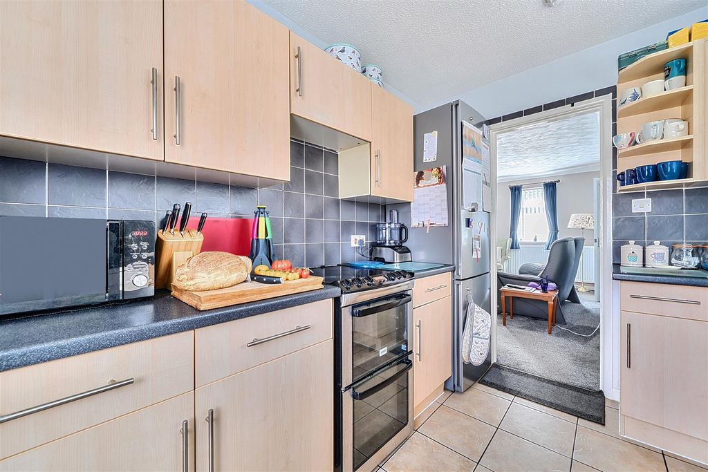 Property photo 2 of 12 Kitchen