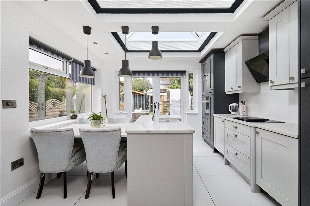 Property photo 3 of 20 Dining Kitchen
