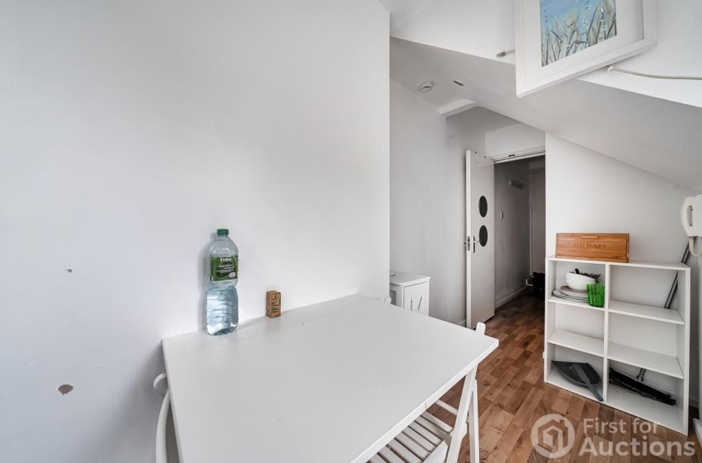 Property photo 3 of 10 Dining Area