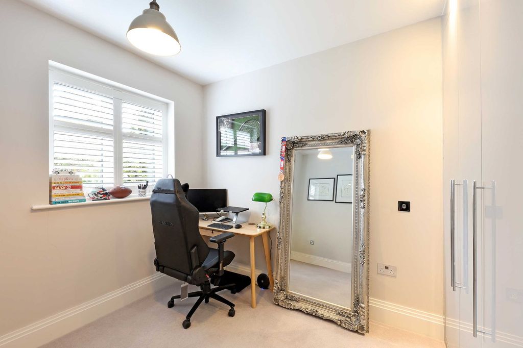 Additional image 13 of 2 bed flat for saleStation Road, Beaconsfield, Buckinghamshire HP9
