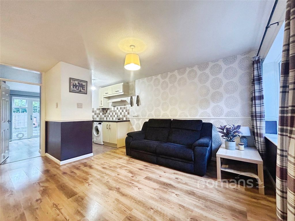 Property photo 2 of 8 Picture No. 12