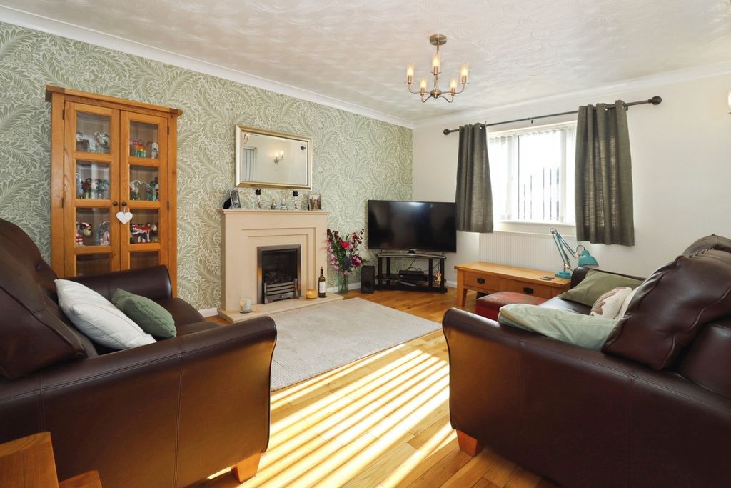 Property photo 3 of 20 Picture 3