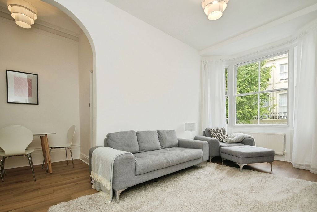 Property photo 3 of 16 Pbox-Img.Jpg