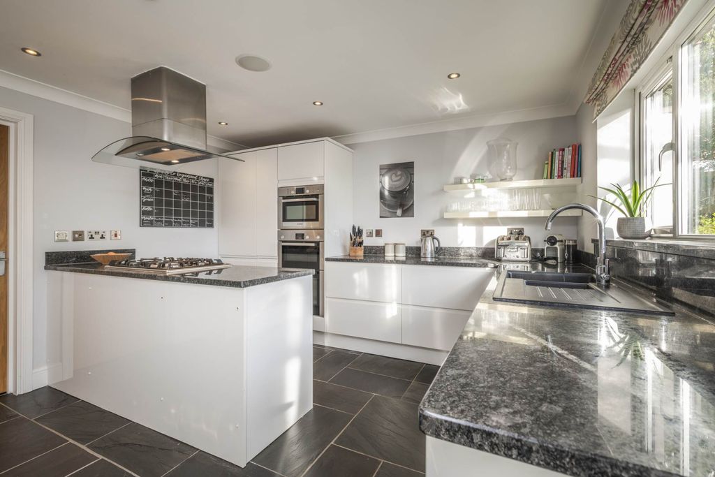 Property photo 3 of 26