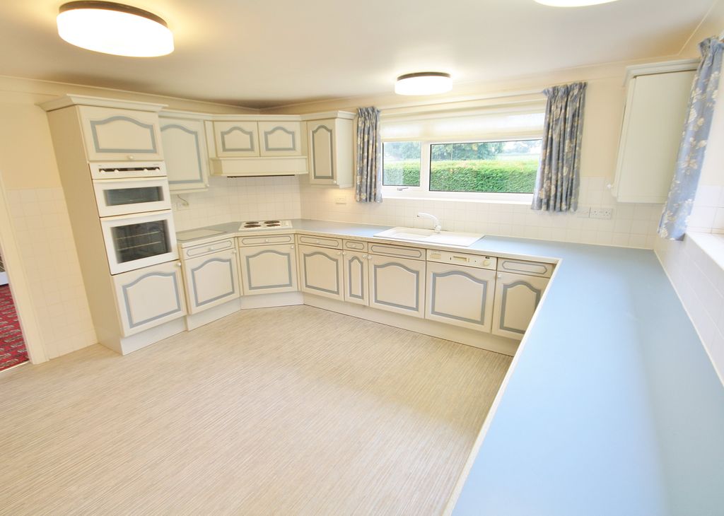 Property photo 3 of 20 Kitchen