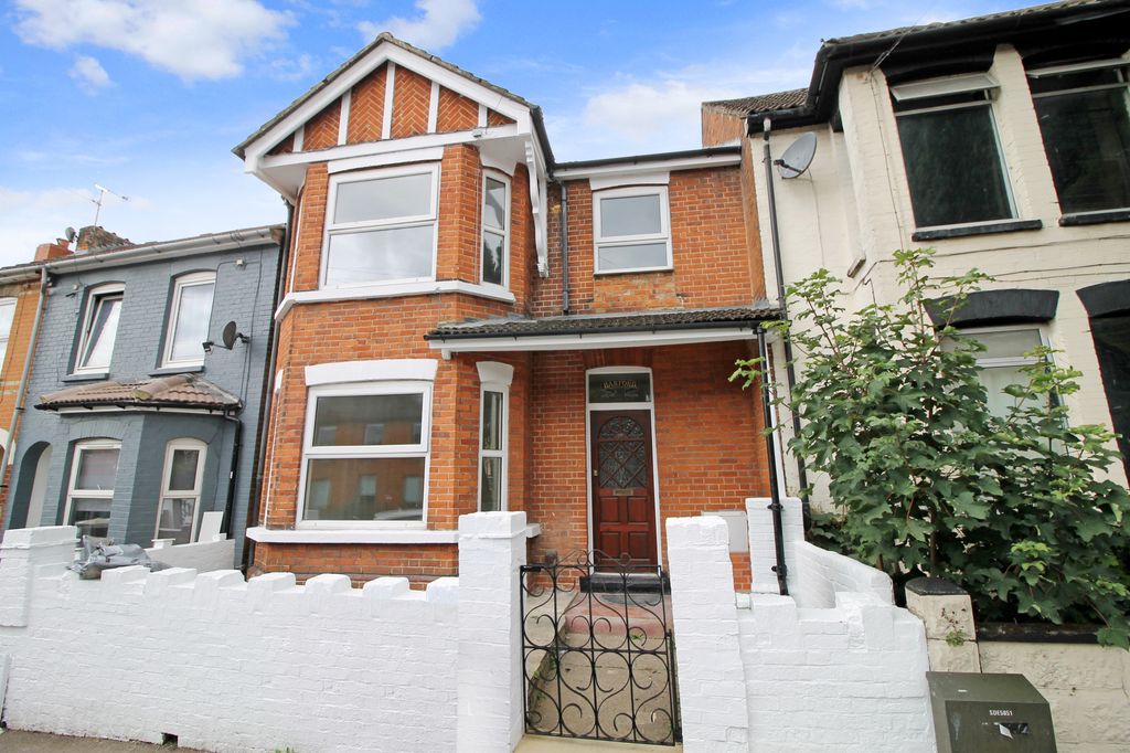 Property photo 1 of 12