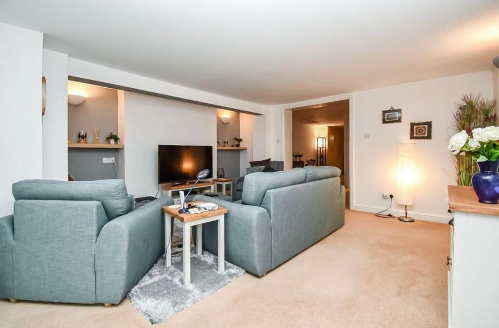 Property photo 3 of 12