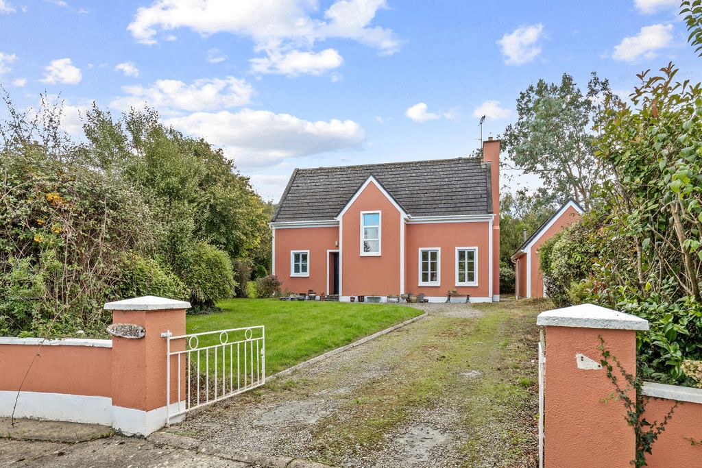 Property photo 1 of 32