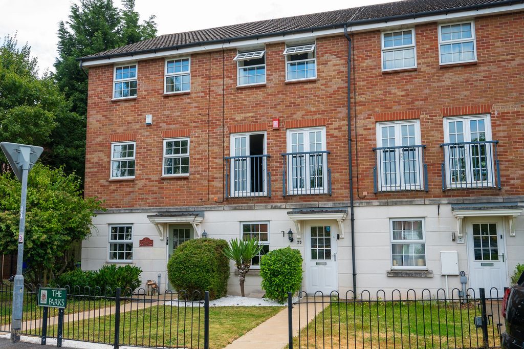 Property photo 1 of 33