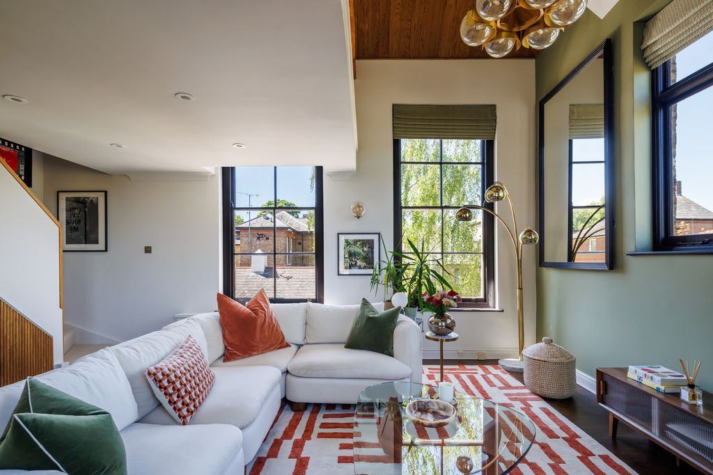 Property photo 1 of 22 341330 - 13626-Kinggeorgesquaretw10-Jsouteyrat.Jpg