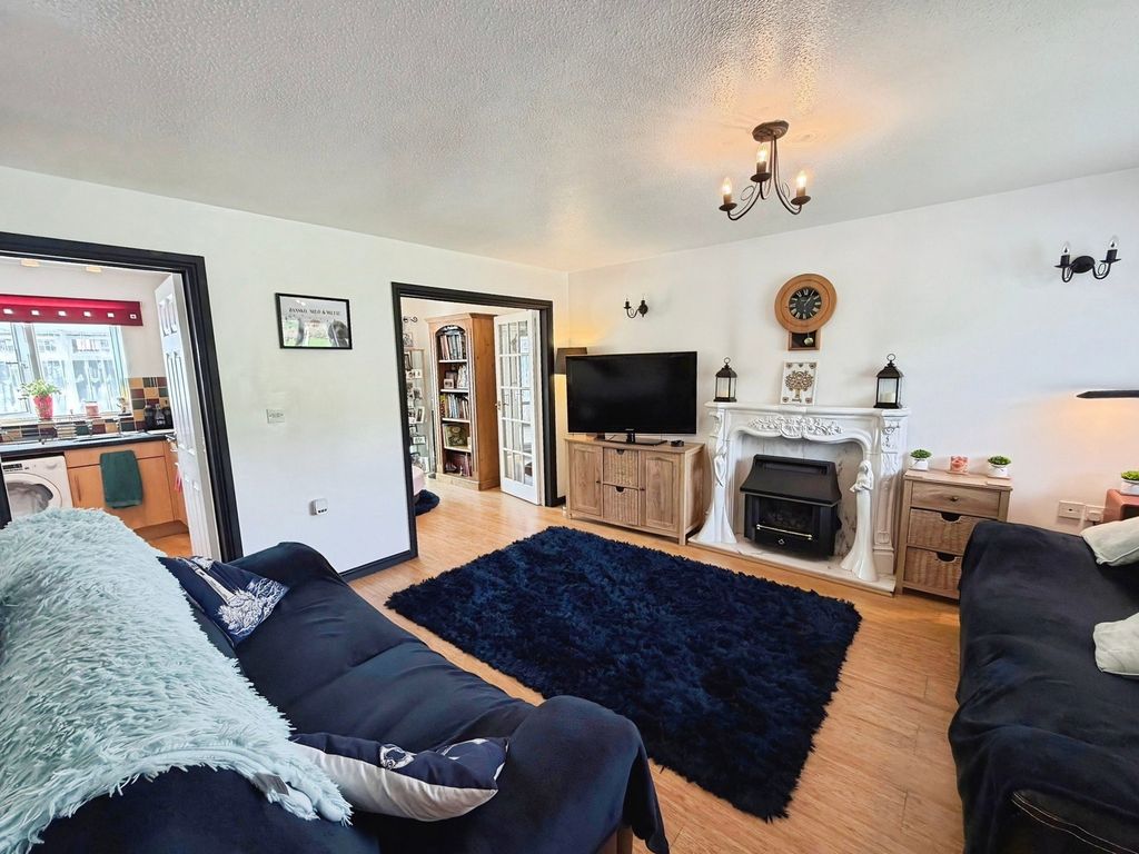 Property photo 3 of 32