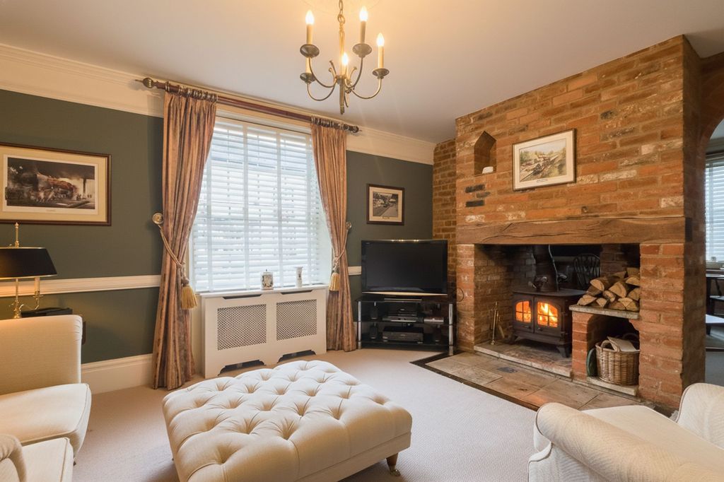 Property photo 2 of 19