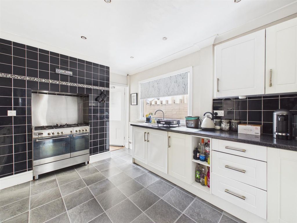 Property photo 3 of 17 Cam04118G0-Pr0038-Still007.Jpg