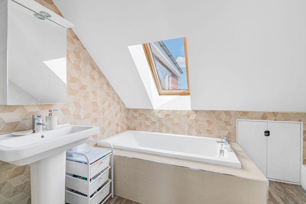 Additional image 19 of 5 bed detached bungalow for saleDryden Way, Liphook GU30